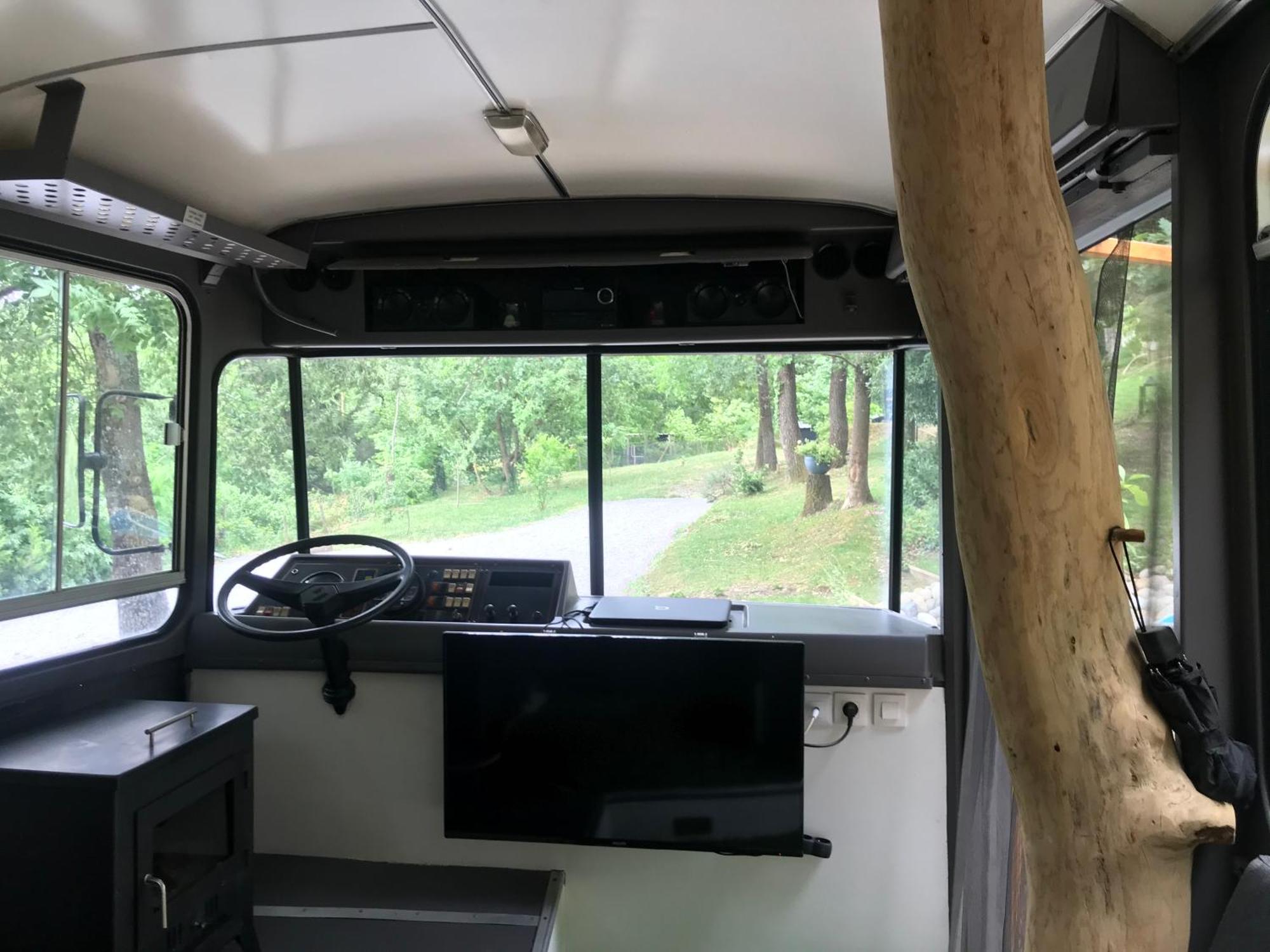 Bus Atypique Au Bord Du Canal Du Midi Et Au Coeur D'Une Foret 2 Chambres Villepinte  Bagian luar foto
