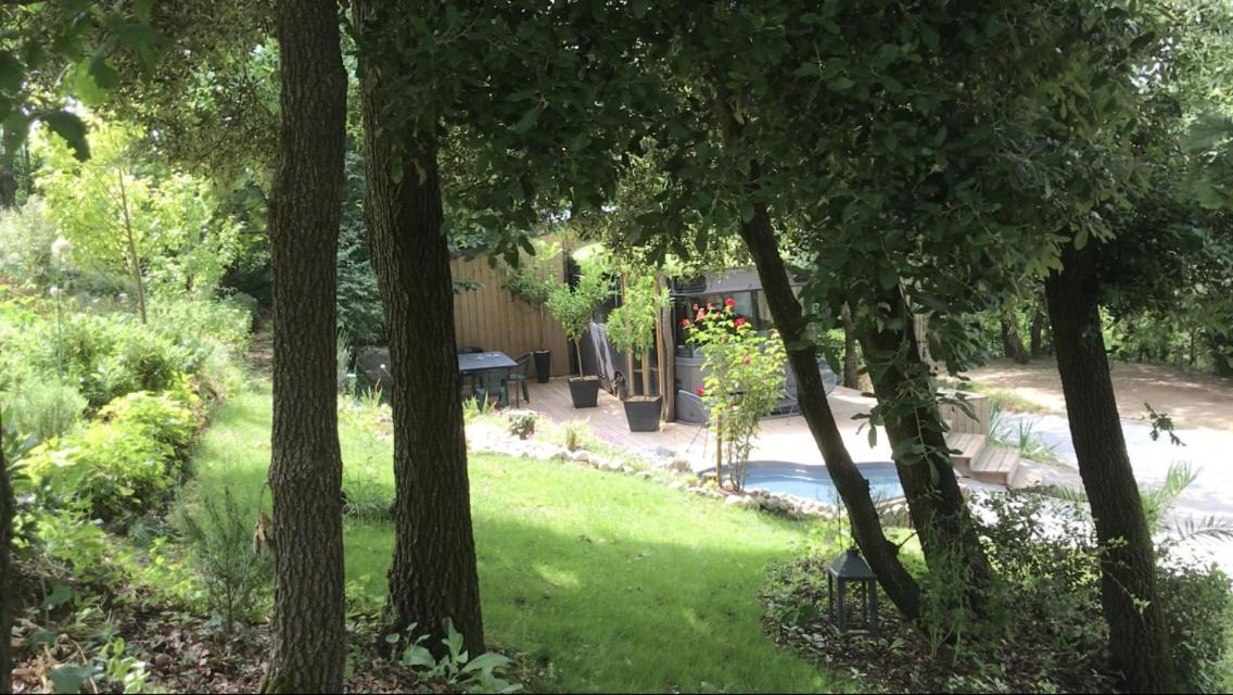 Bus Atypique Au Bord Du Canal Du Midi Et Au Coeur D'Une Foret 2 Chambres Villepinte  Bagian luar foto