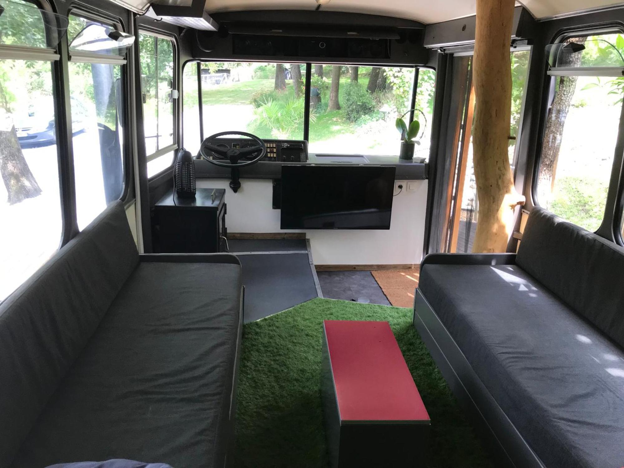 Bus Atypique Au Bord Du Canal Du Midi Et Au Coeur D'Une Foret 2 Chambres Villepinte  Bagian luar foto