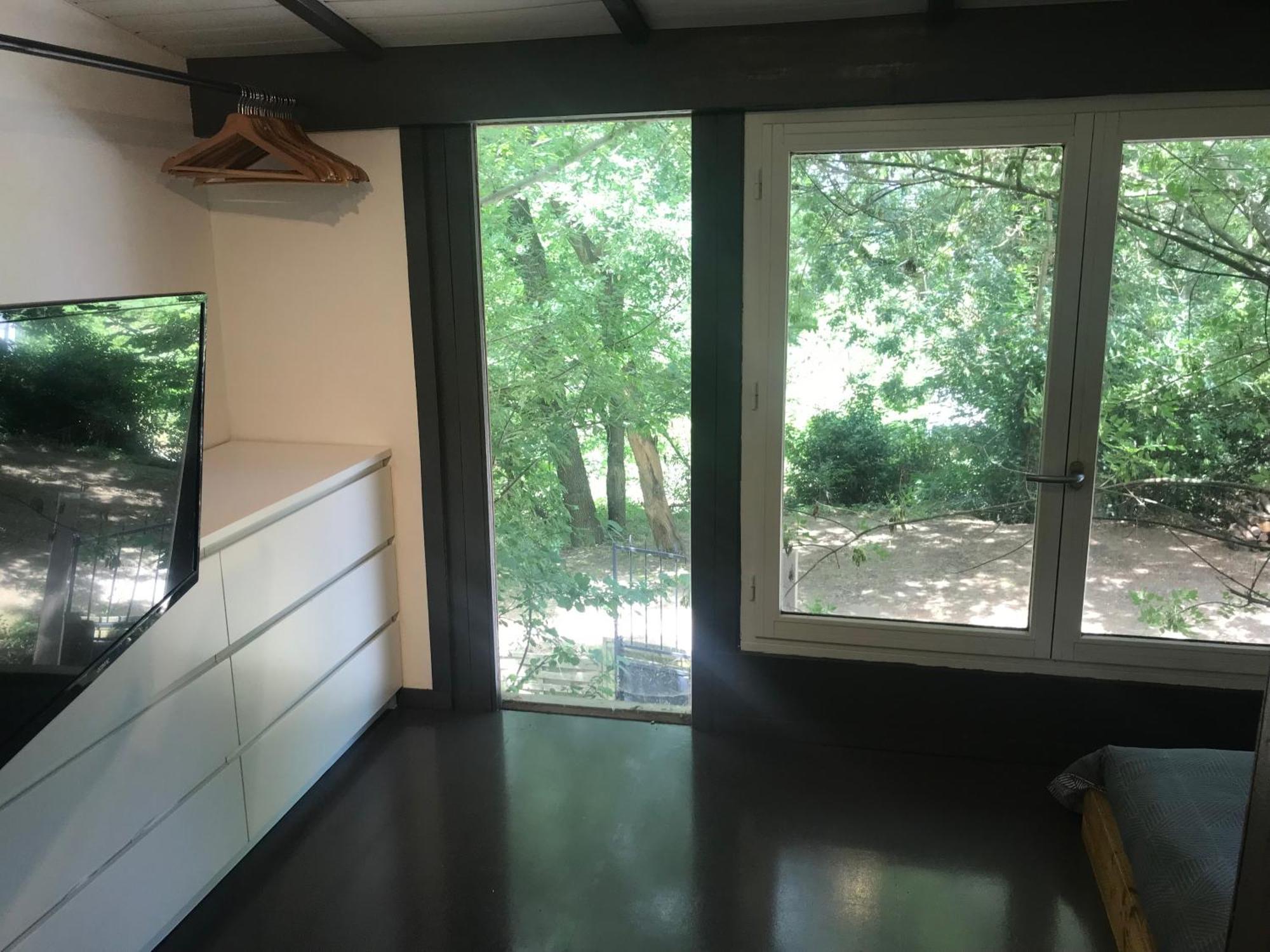 Bus Atypique Au Bord Du Canal Du Midi Et Au Coeur D'Une Foret 2 Chambres Villepinte  Bagian luar foto