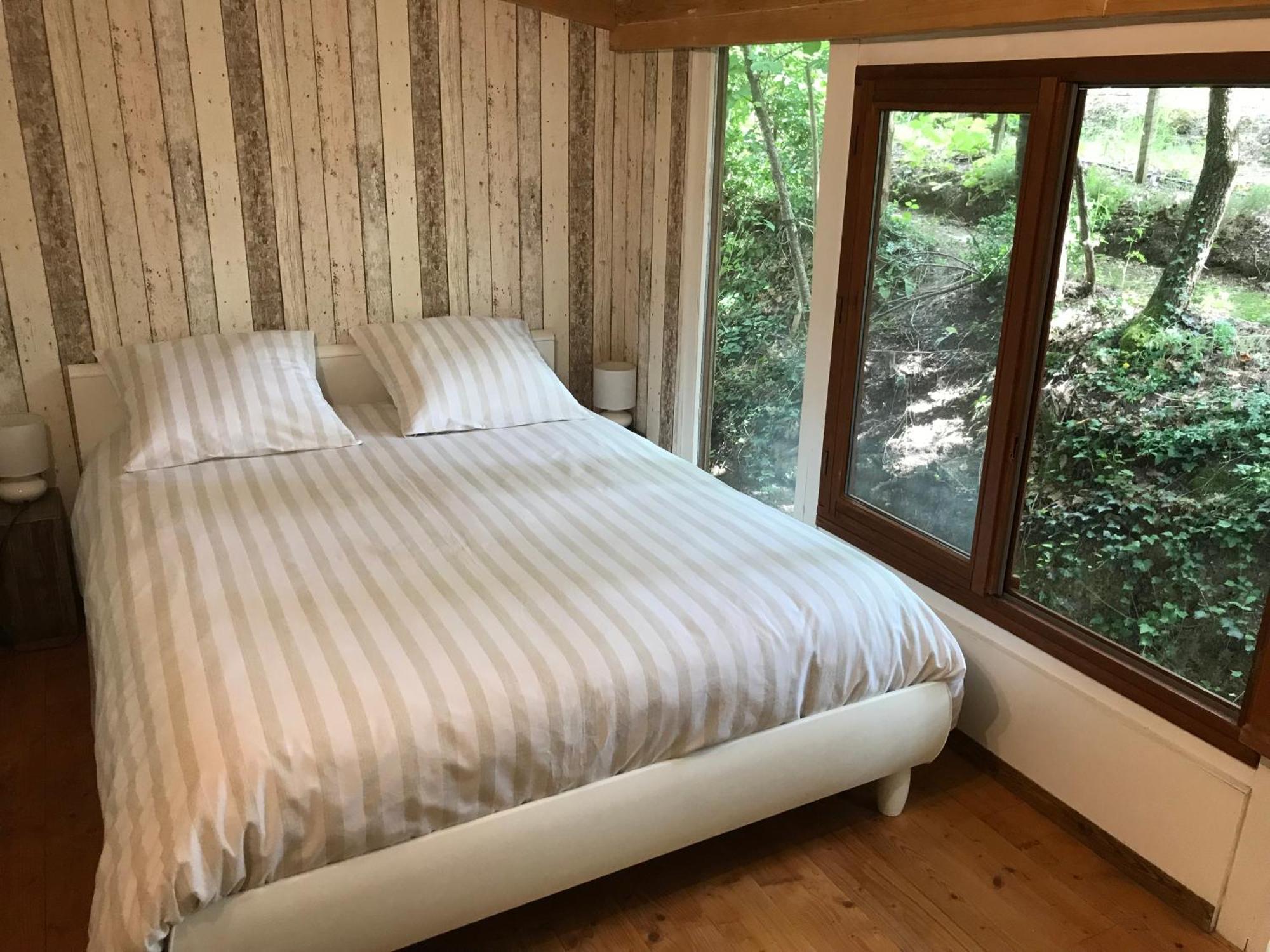 Bus Atypique Au Bord Du Canal Du Midi Et Au Coeur D'Une Foret 2 Chambres Villepinte  Bagian luar foto