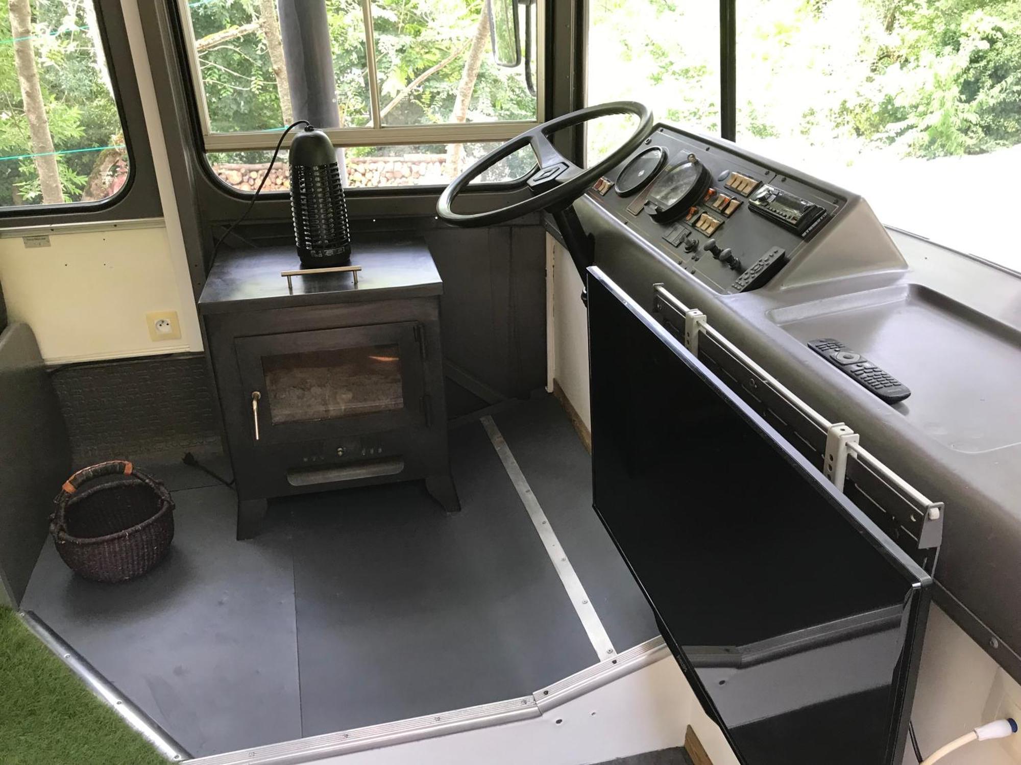 Bus Atypique Au Bord Du Canal Du Midi Et Au Coeur D'Une Foret 2 Chambres Villepinte  Bagian luar foto