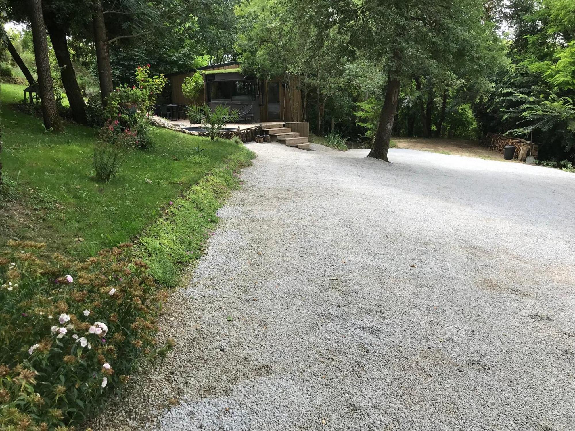 Bus Atypique Au Bord Du Canal Du Midi Et Au Coeur D'Une Foret 2 Chambres Villepinte  Bagian luar foto